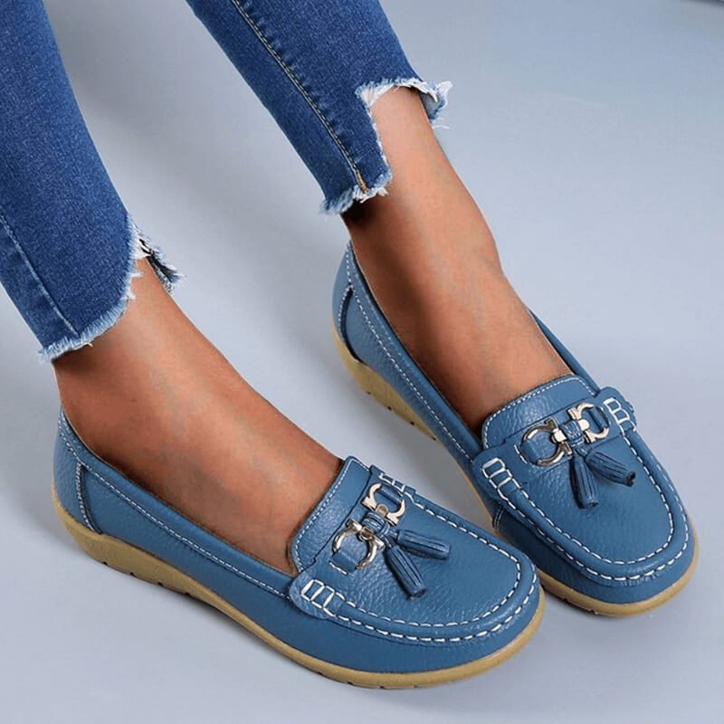 Women's slip-on loafers with round toes, tassel trim and flat textured soles