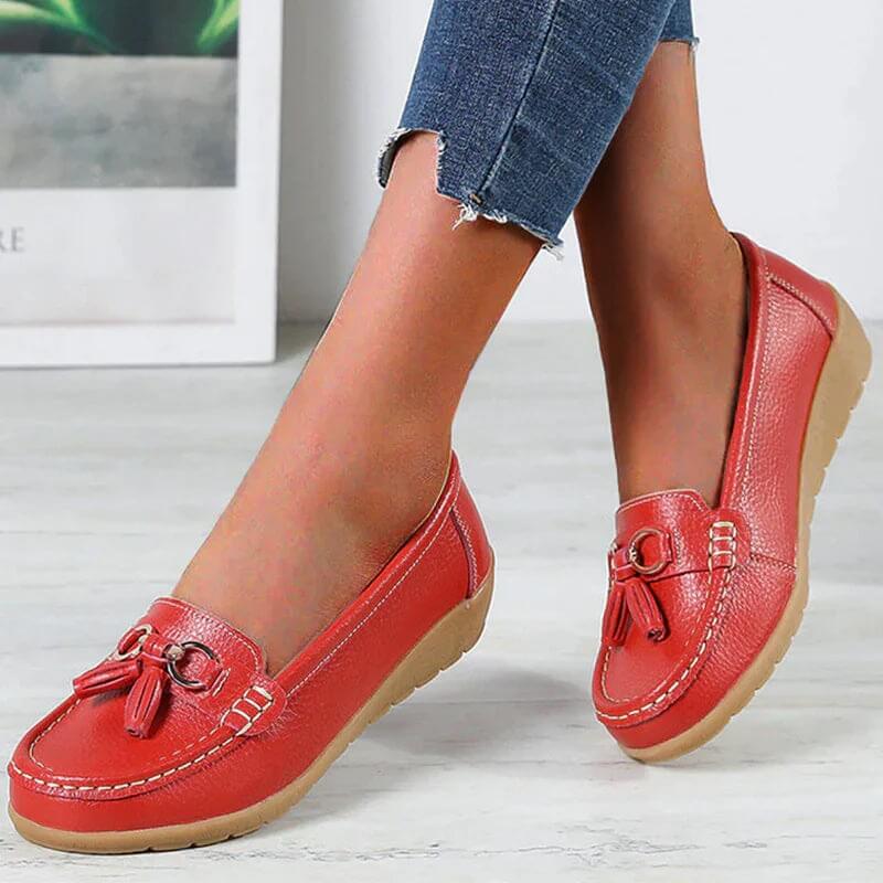 Women's slip-on loafers with round toes, tassel trim and flat textured soles