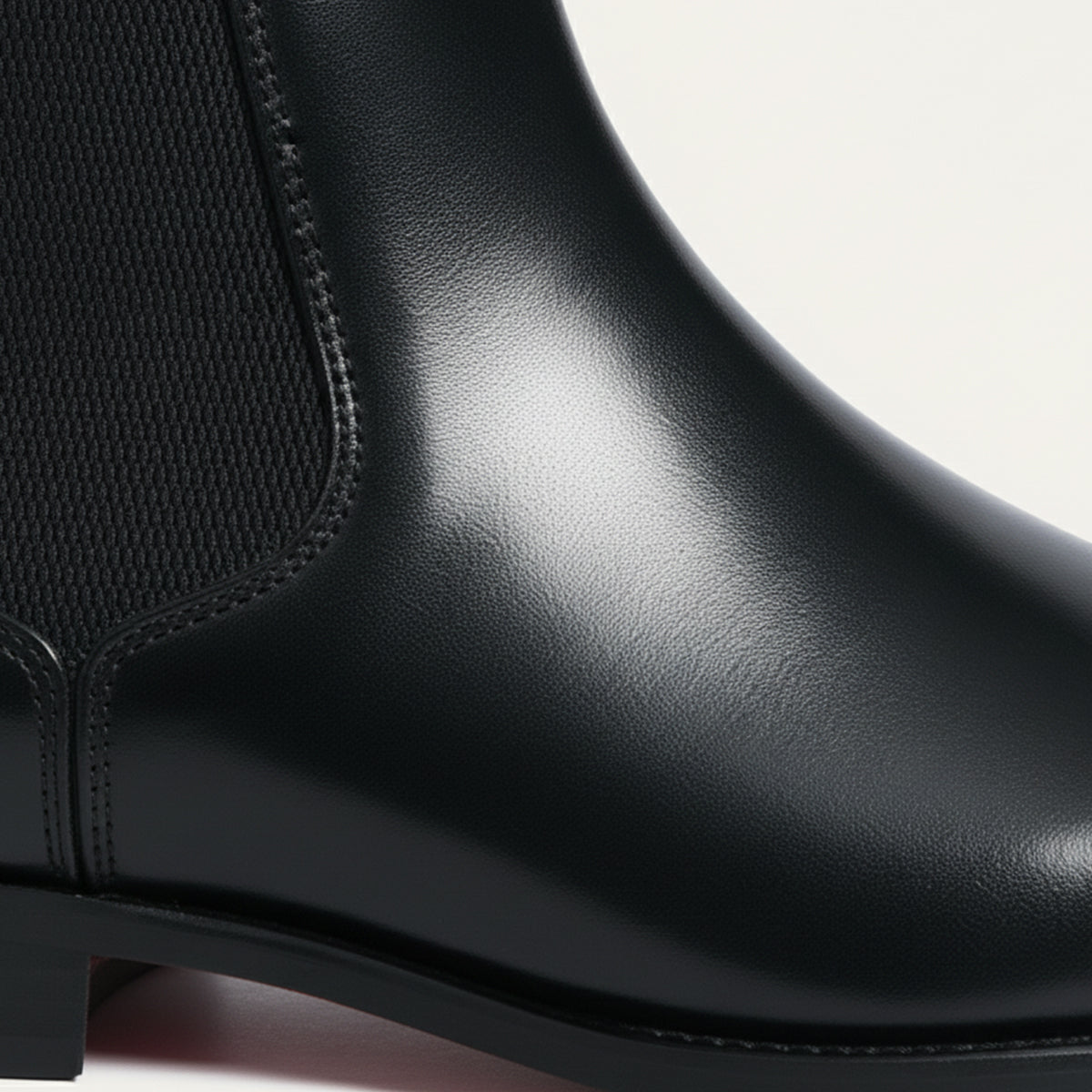 Men's pointed toe Chelsea boots with elastic side panels and low heel