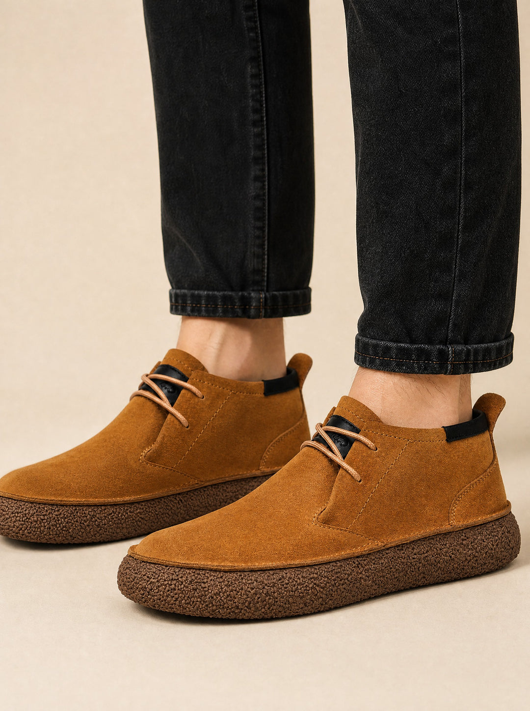 Men's Lace-Up Chukka Boots in tan