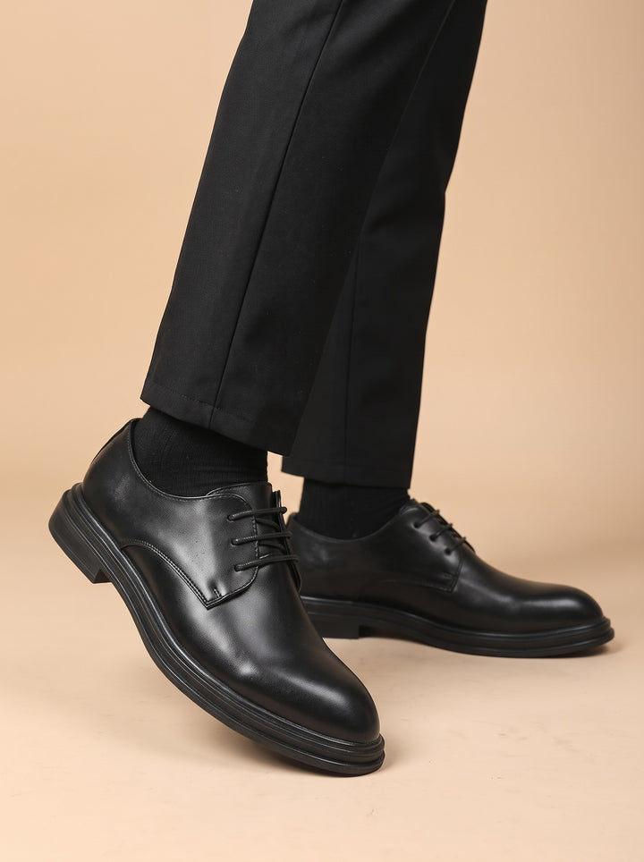 Men's Lace-Up Derby Shoes in matte black
