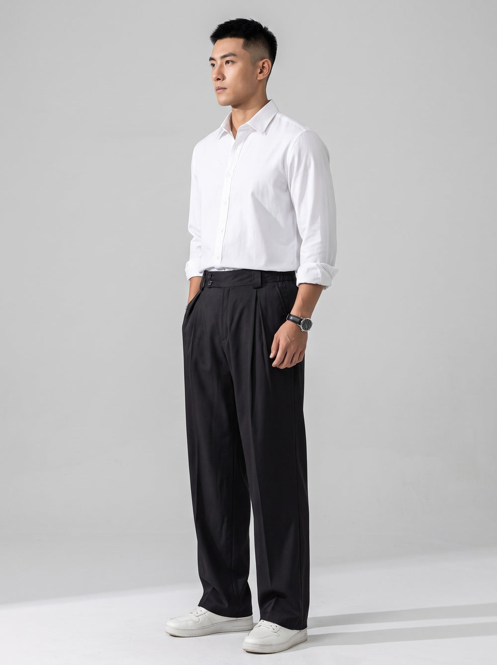 Men's Pleated Wide Leg Trousers in black
