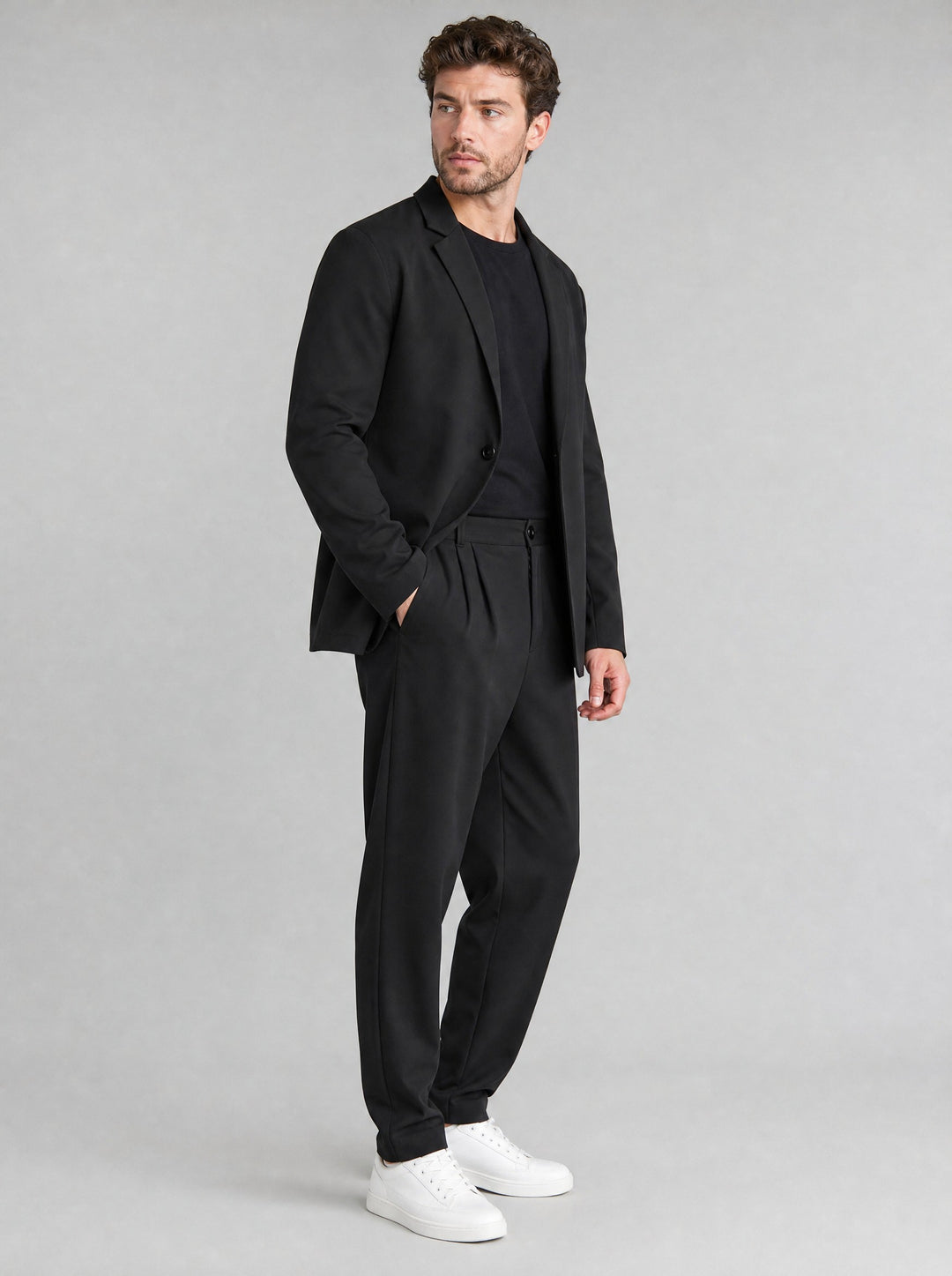 Men's Relaxed Tailored Two-Piece Set in black