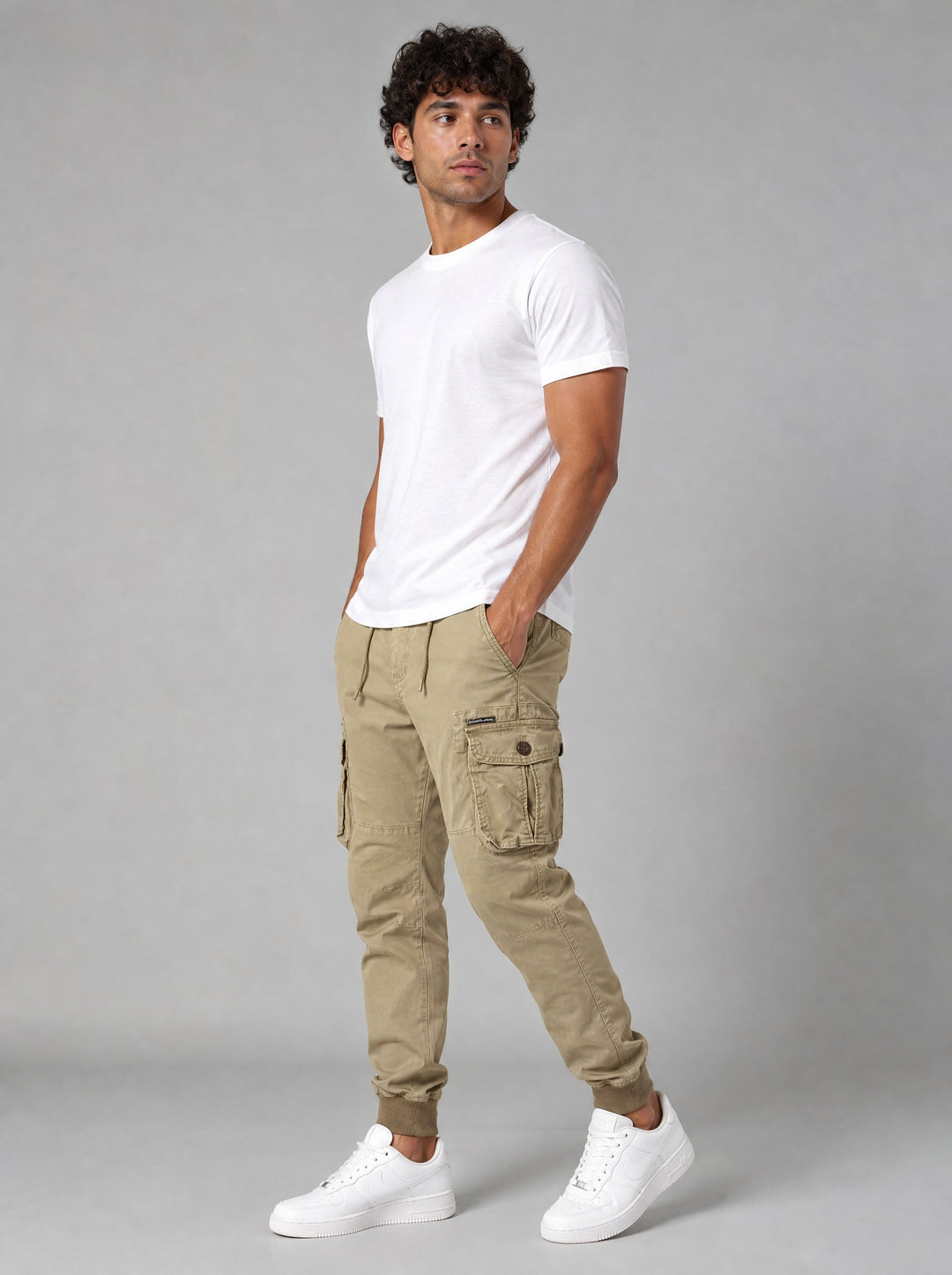 Men's Tapered Cargo Trousers in khaki