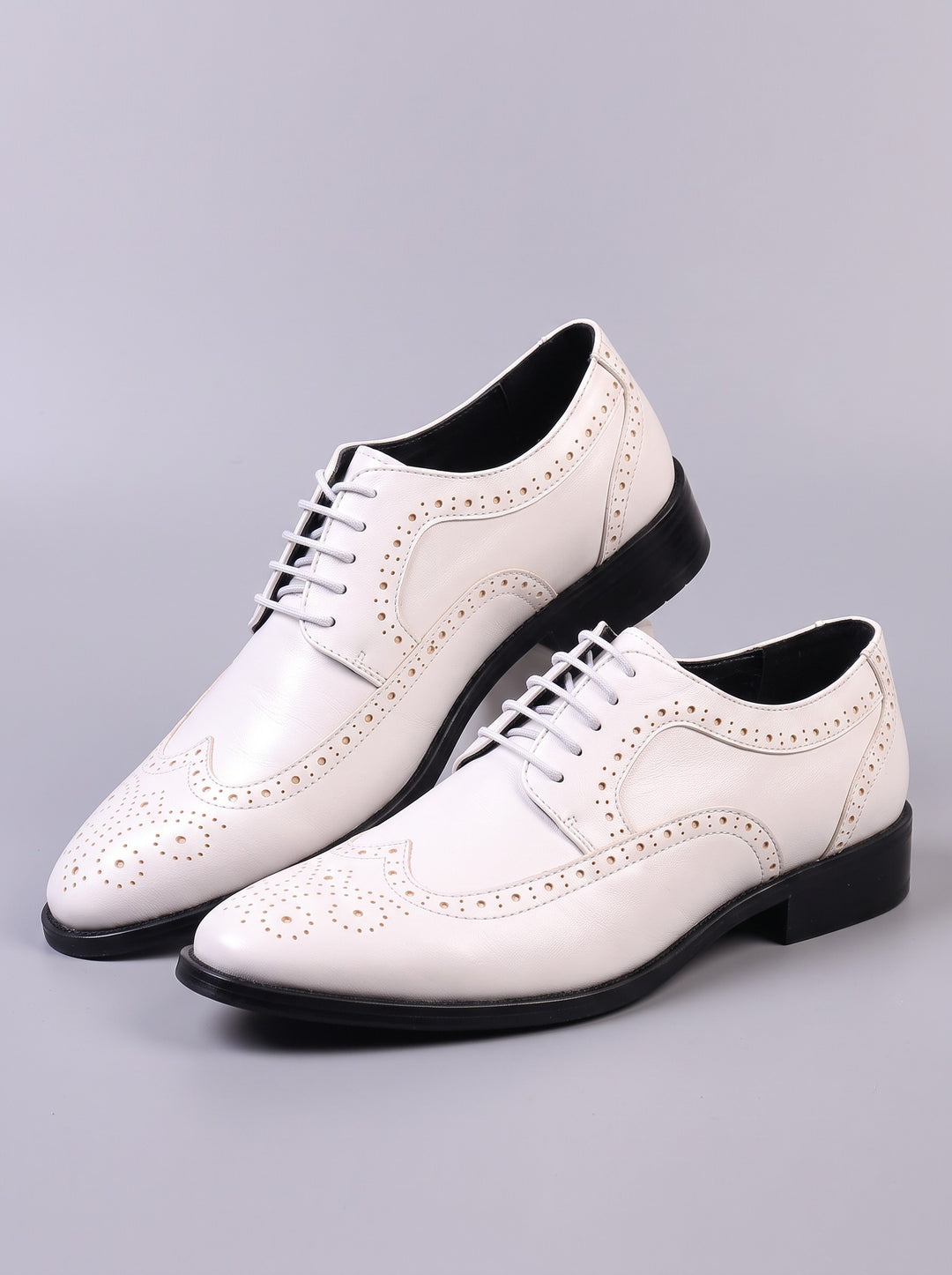 Men's Classic Wingtip Brogue Oxford Shoes in white