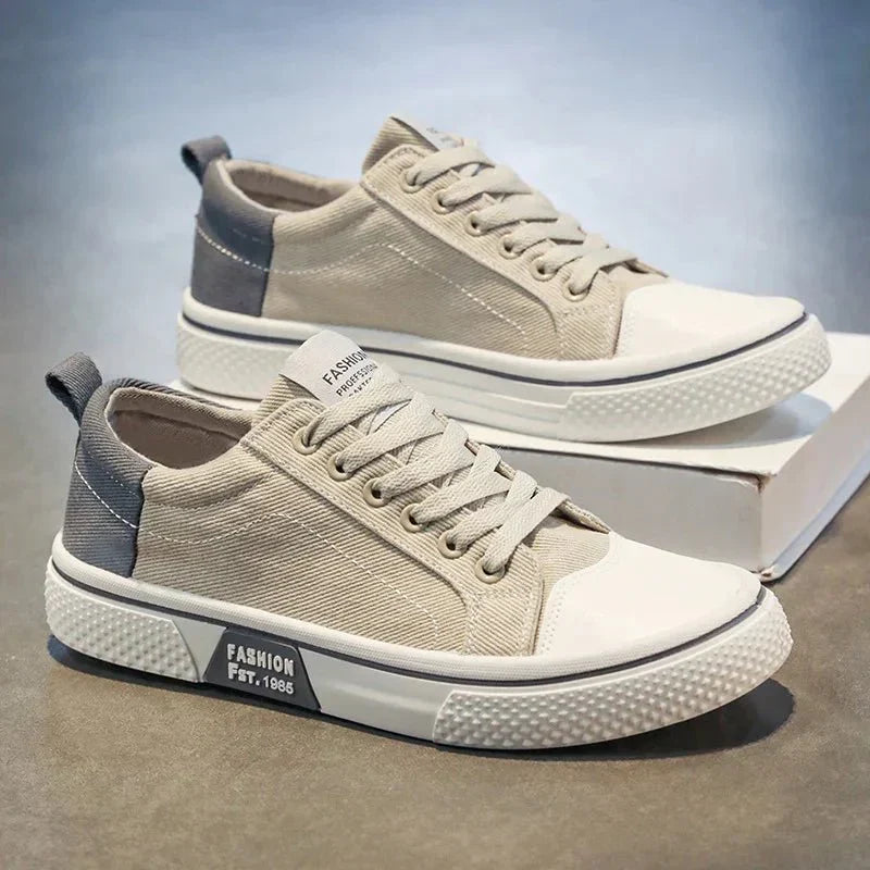 Low-top vintage lace-up sneakers with contrast toe cap