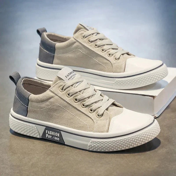 Low-top vintage lace-up sneakers with contrast toe cap