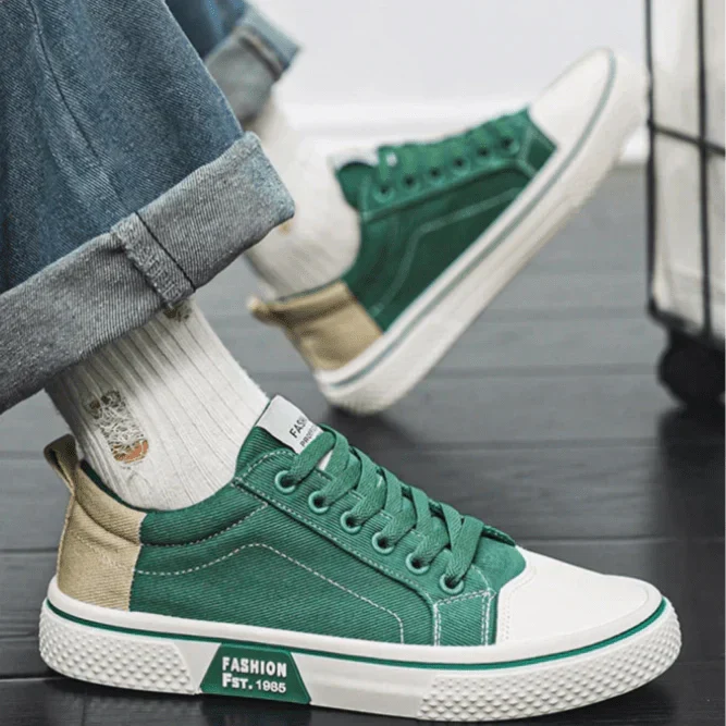 Low-top vintage lace-up sneakers with contrast toe cap