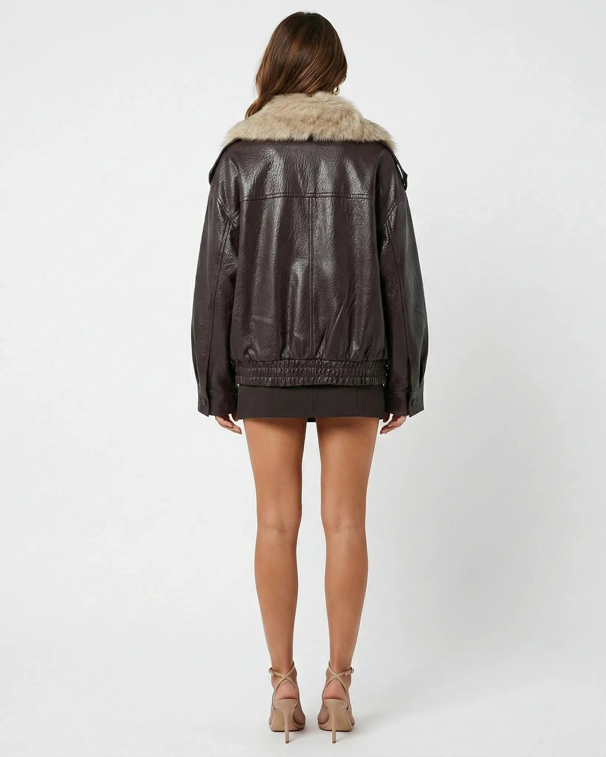 Women's brown cropped jacket with a large beige fur-effect collar and long sleeves