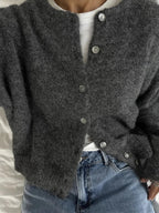 Women's knitted cardigan with round neckline, long sleeves and button front