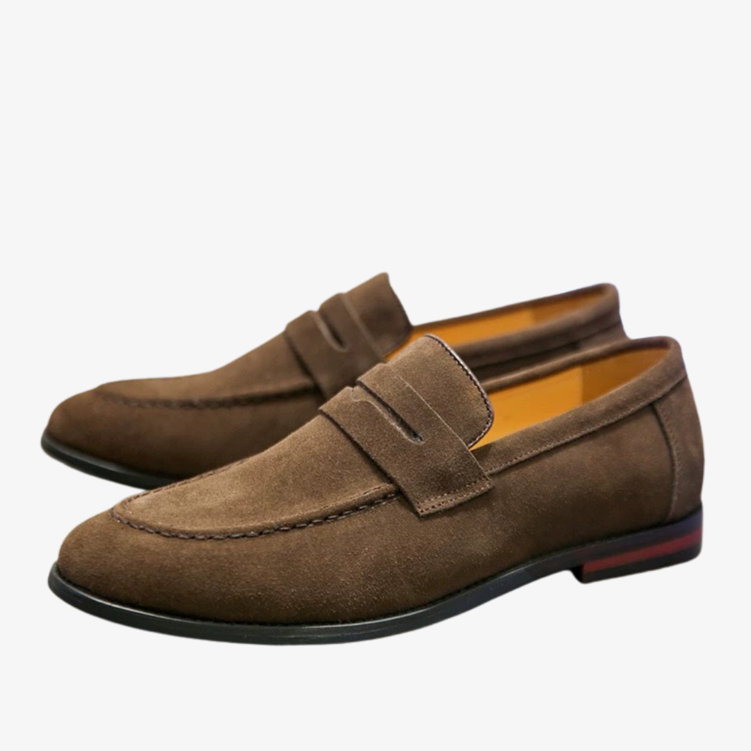 Men's penny loafer with moccasin stitching and low sole