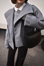 Women's short double-breasted trench coat with wide lapels and long sleeves