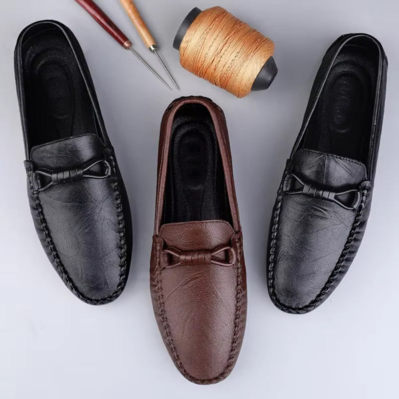 Moccasin loafer with stitched toe and knotted trim
