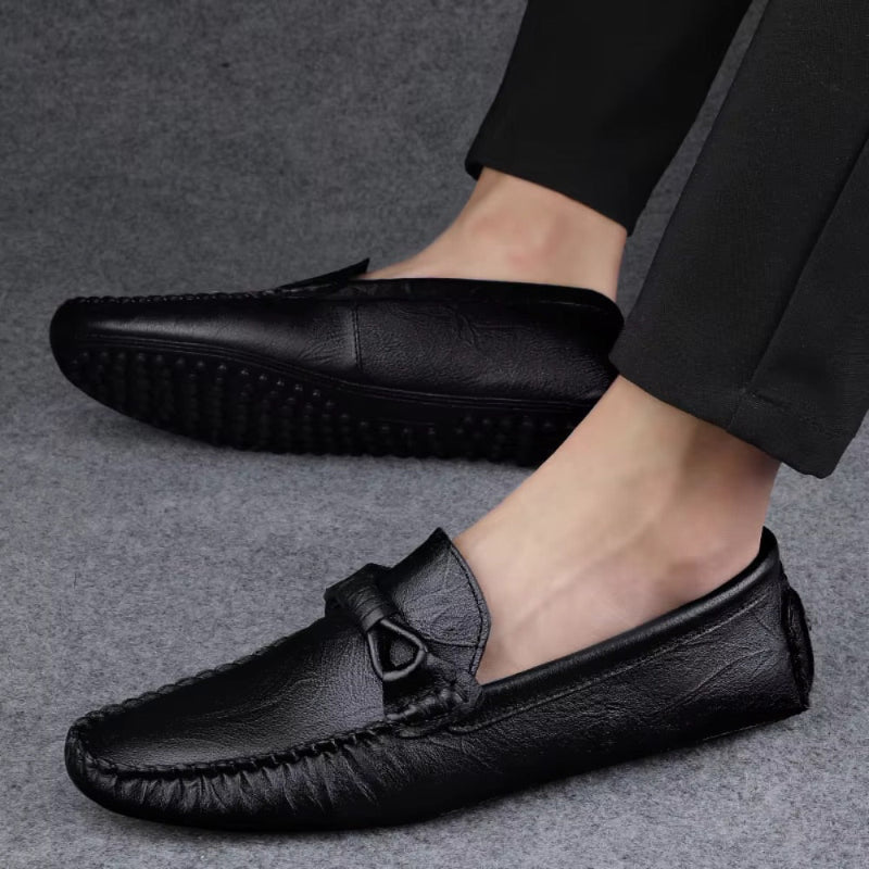 Moccasin loafer with stitched toe and knotted trim