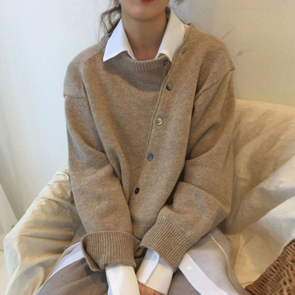 Women's asymmetric knitted cardigan with button front and long sleeves