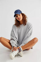 Women's oversized sweatshirt with crew neckline, balloon sleeves and side slits