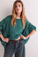 Women's oversized sweatshirt with crew neckline, balloon sleeves and side slits