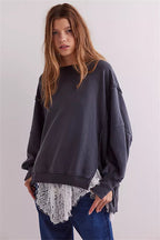 Women's oversized sweatshirt with crew neckline, balloon sleeves and side slits