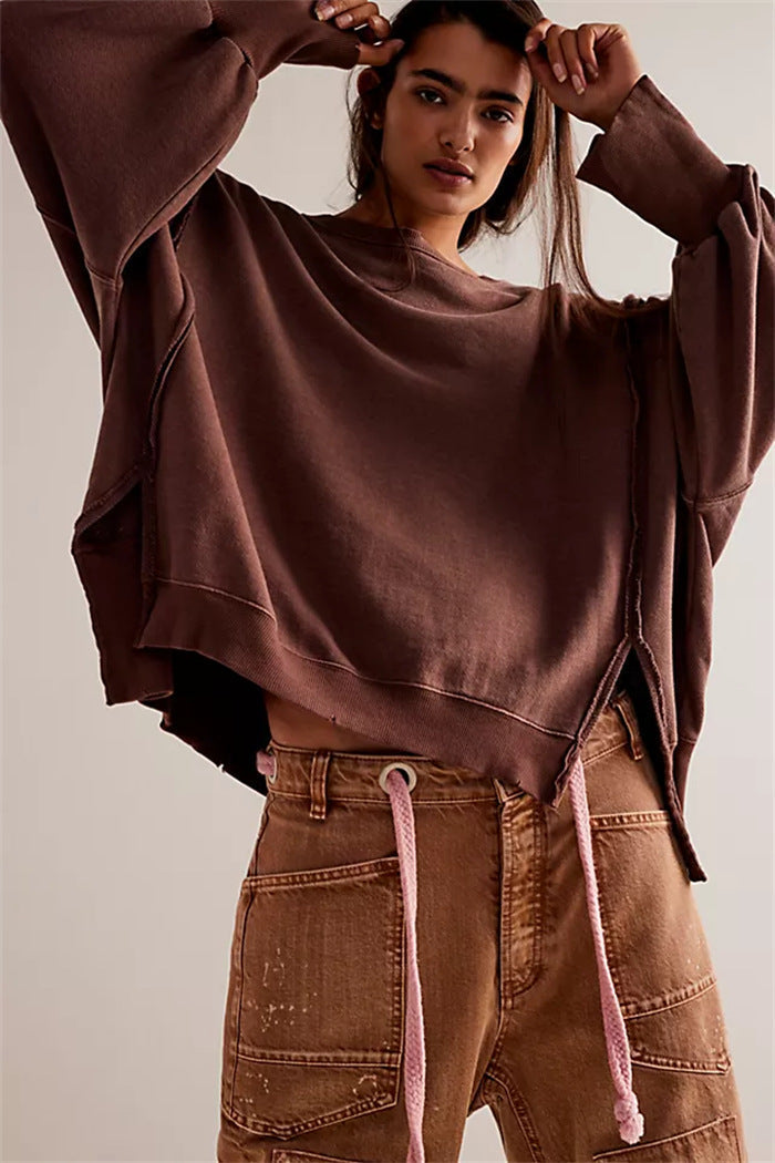 Women's oversized sweatshirt with crew neckline, balloon sleeves and side slits