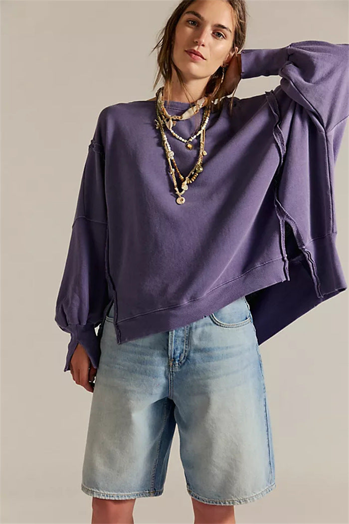 Women's oversized sweatshirt with crew neckline, balloon sleeves and side slits