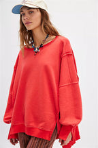 Women's oversized sweatshirt with crew neckline, balloon sleeves and side slits