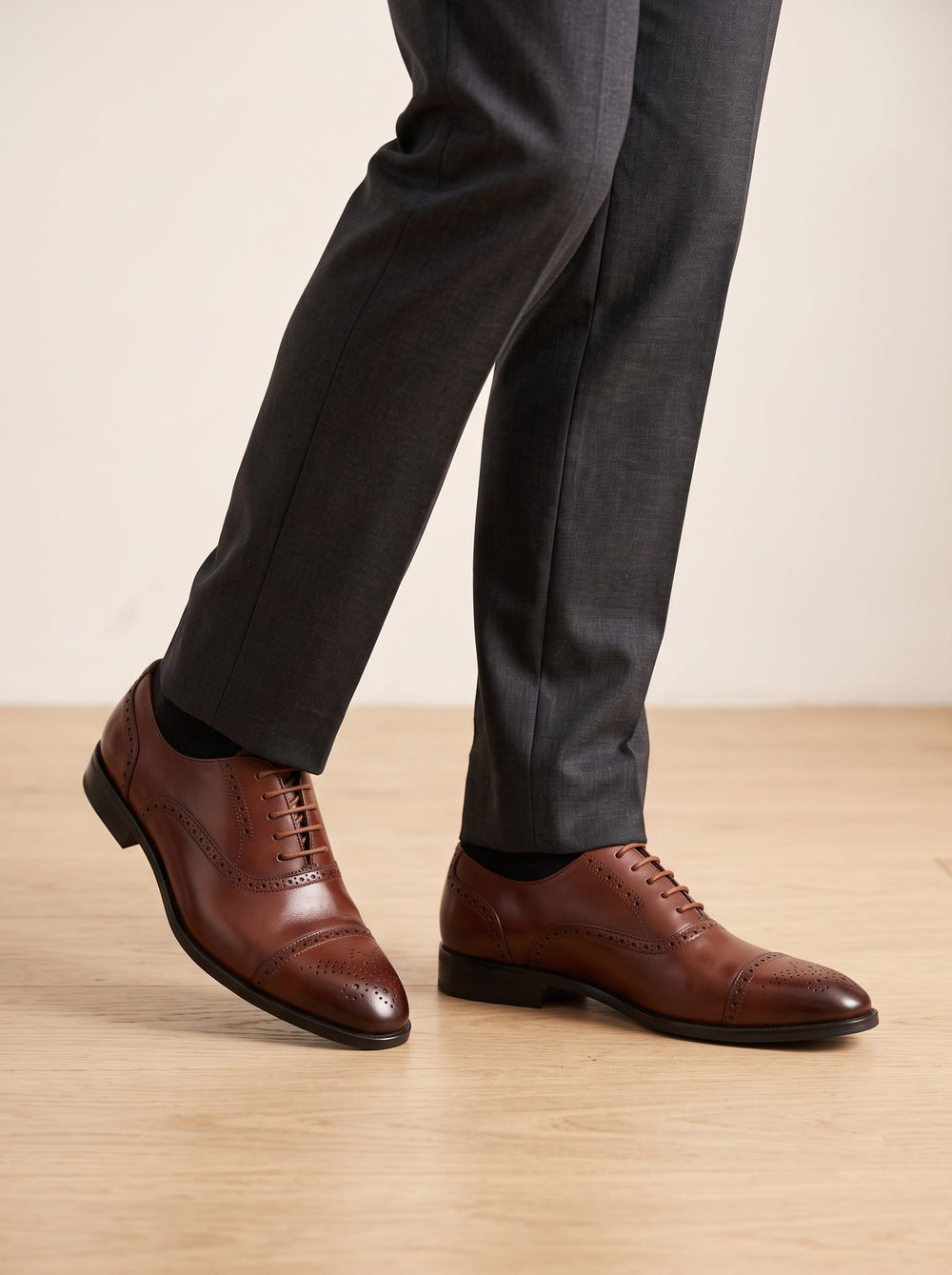 Men's leather cap toe brogue oxford shoes in brown