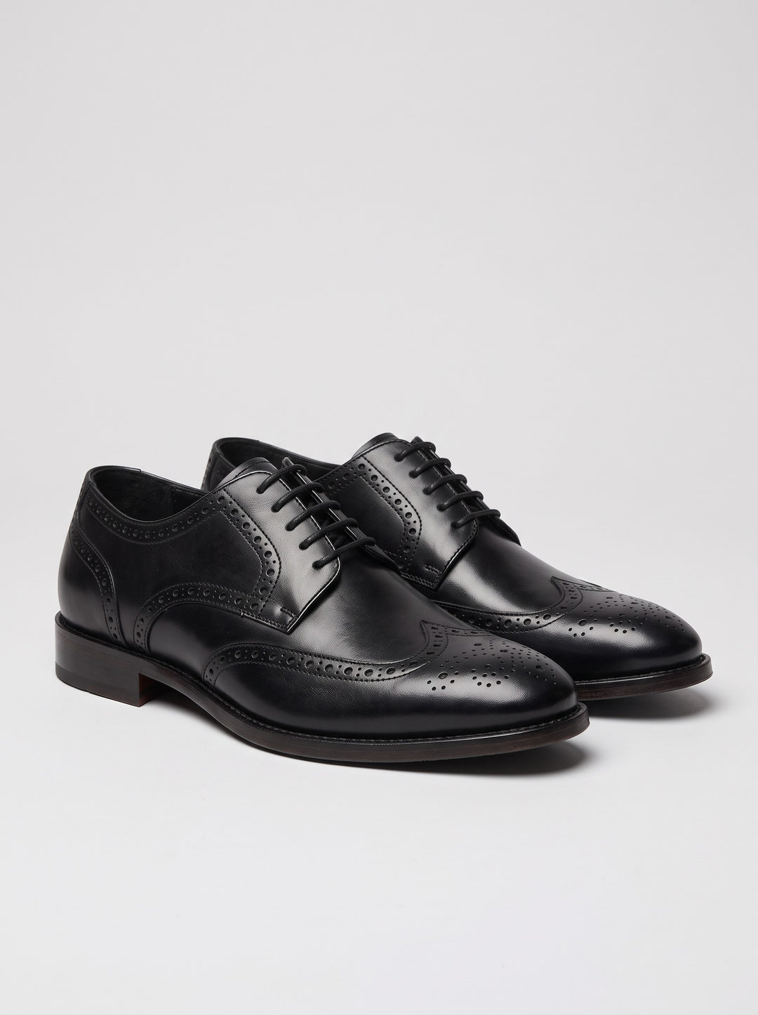 Men's leather wingtip brogue dress shoes in black