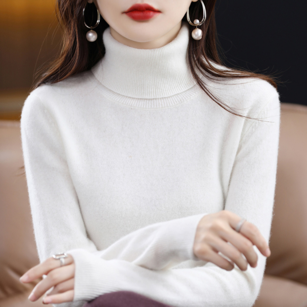 Women's turtleneck sweater with long sleeves and ribbed collar