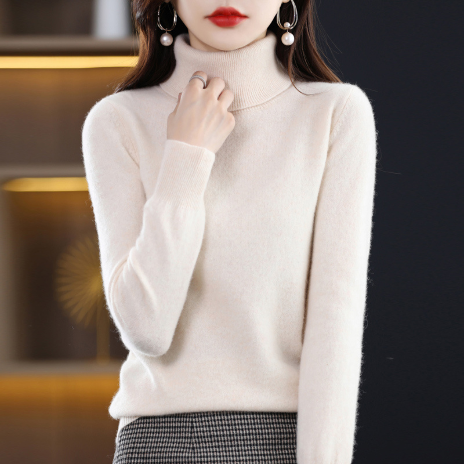 Women's turtleneck sweater with long sleeves and ribbed collar