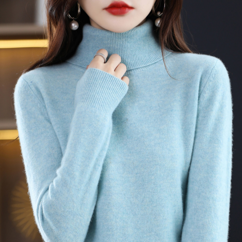 Women's turtleneck sweater with long sleeves and ribbed collar