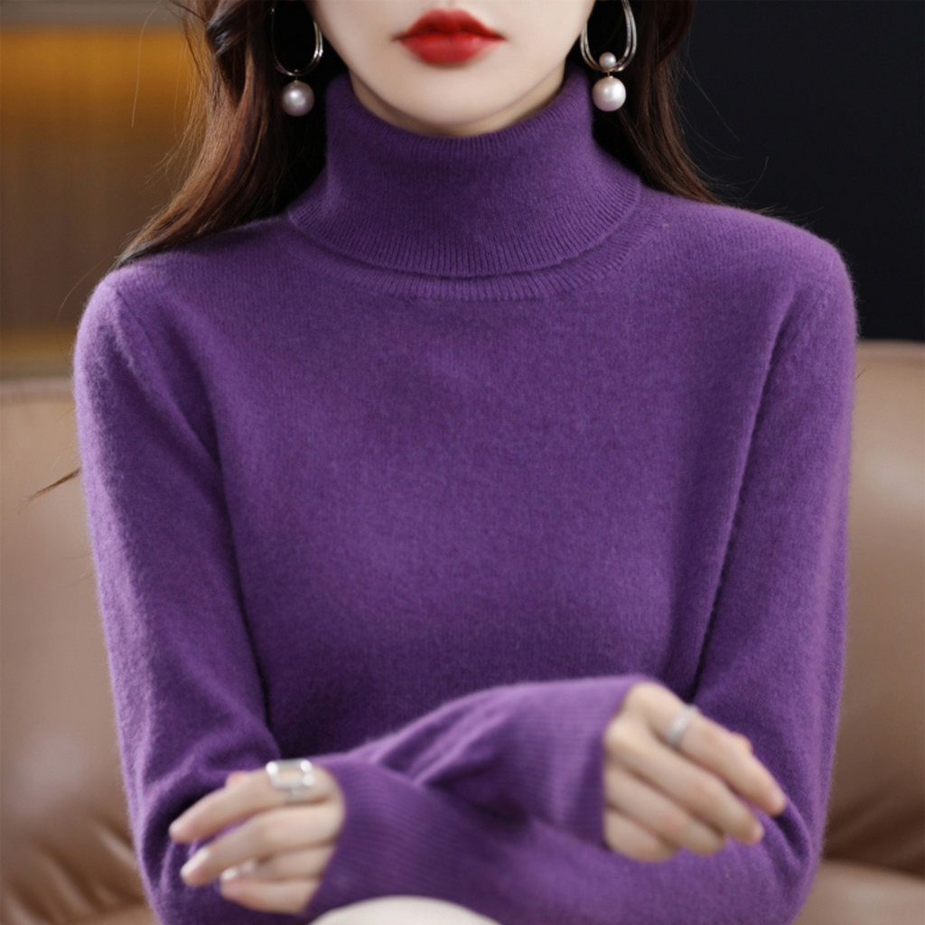 Women's turtleneck sweater with long sleeves and ribbed collar