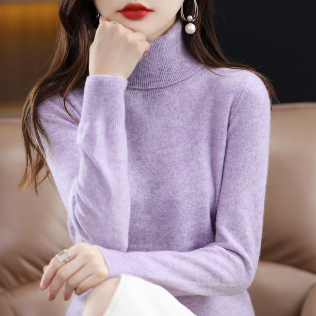 Women's turtleneck sweater with long sleeves and ribbed collar