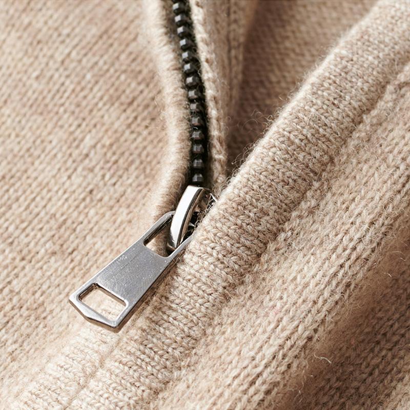 Men's quarter zip jumper with mock neck and long sleeves