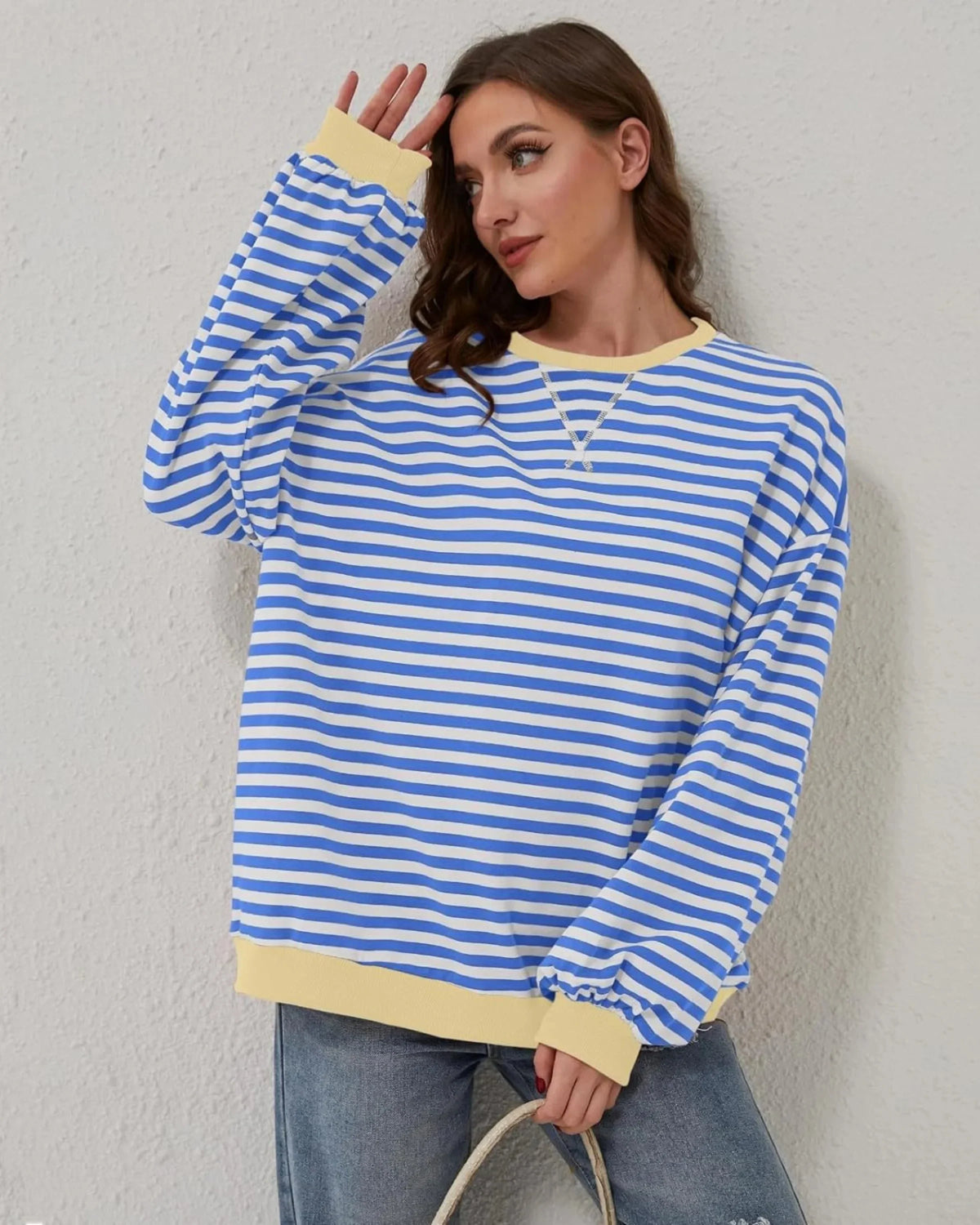 Women's oversized striped sweater with long sleeves and ribbed trims