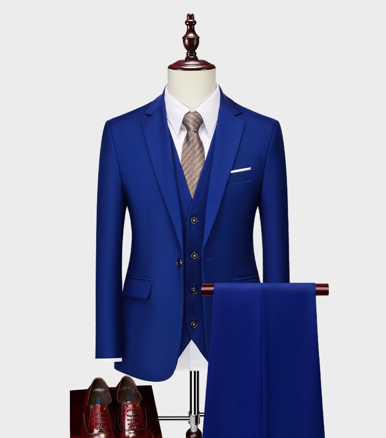 Men's three-piece suit with notch-lapel jacket, buttoned waistcoat and matching trousers