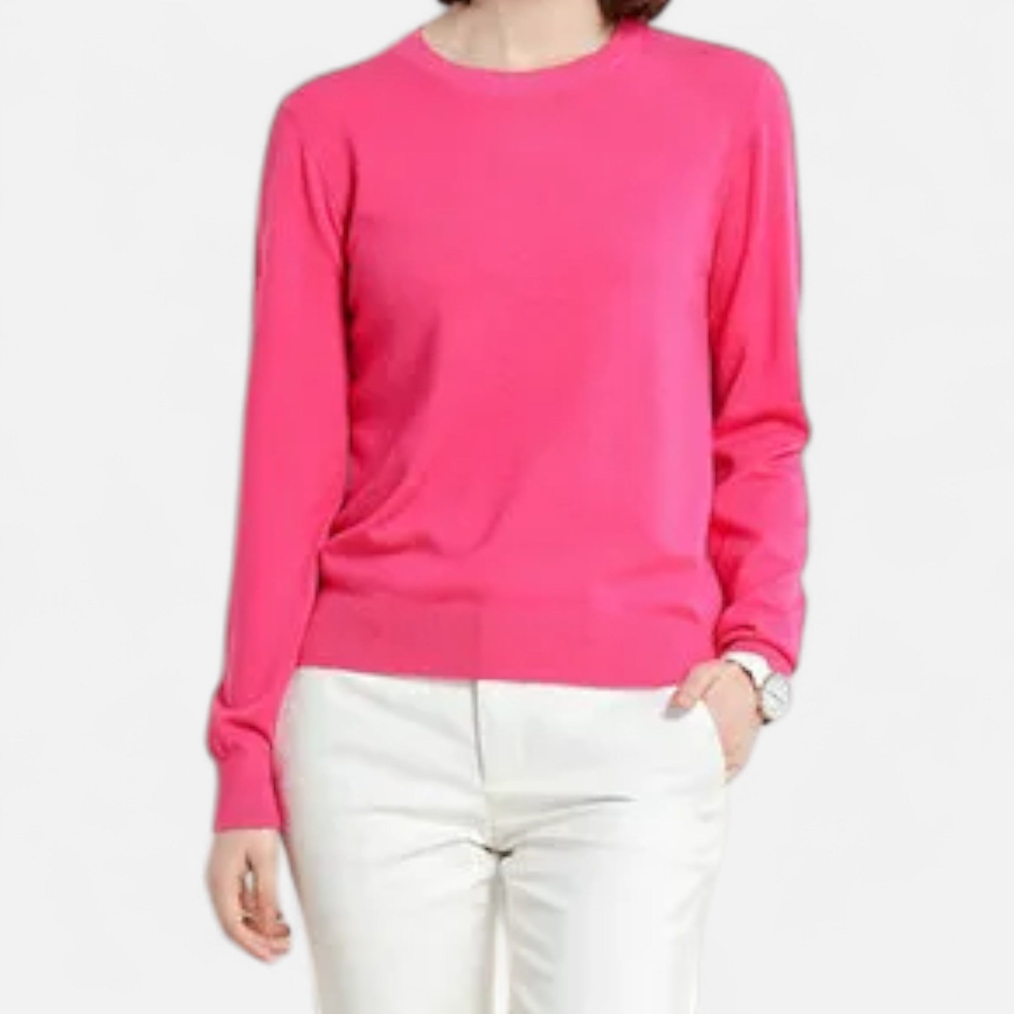 Women's classic crew neck sweater with long sleeves
