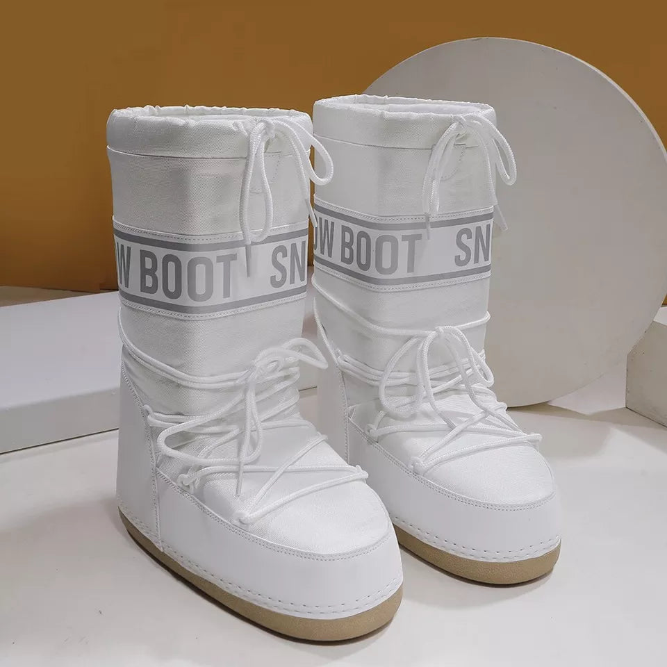 Women's tall lace-up snow boots with platform sole and drawstring top