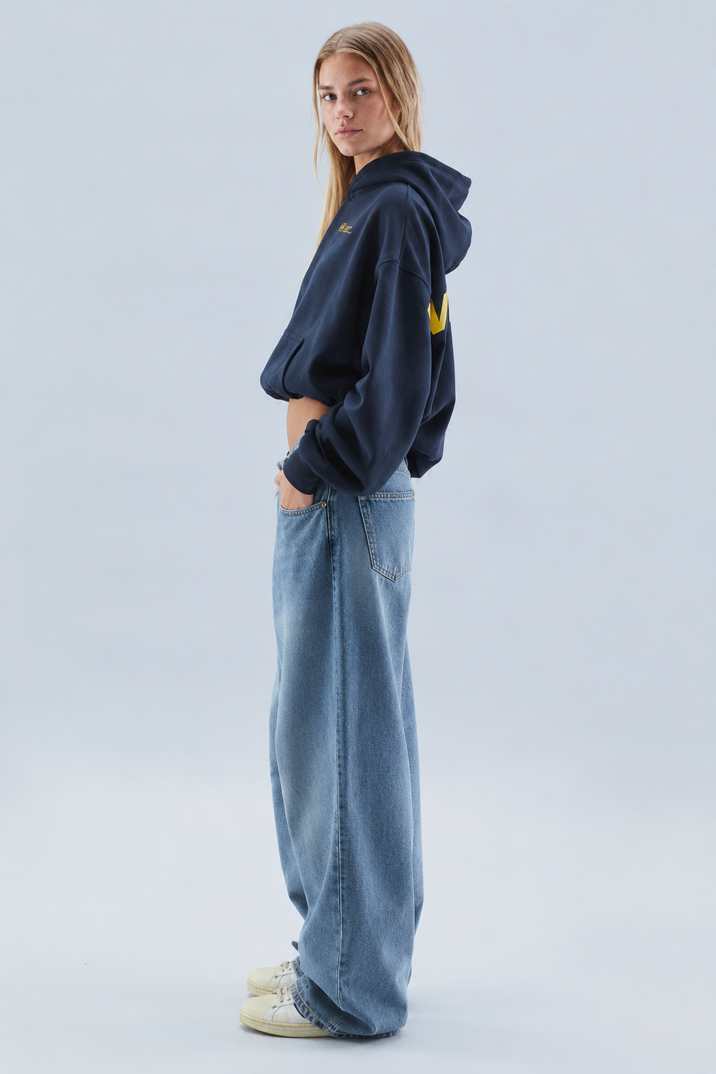 Women's oversized cropped hoodie with hood, long sleeves, ribbed trims and chest graphics