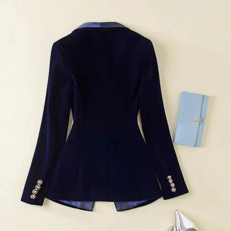 Women's textured blazer with contrast shawl lapels, long sleeves, buttons and flap pockets