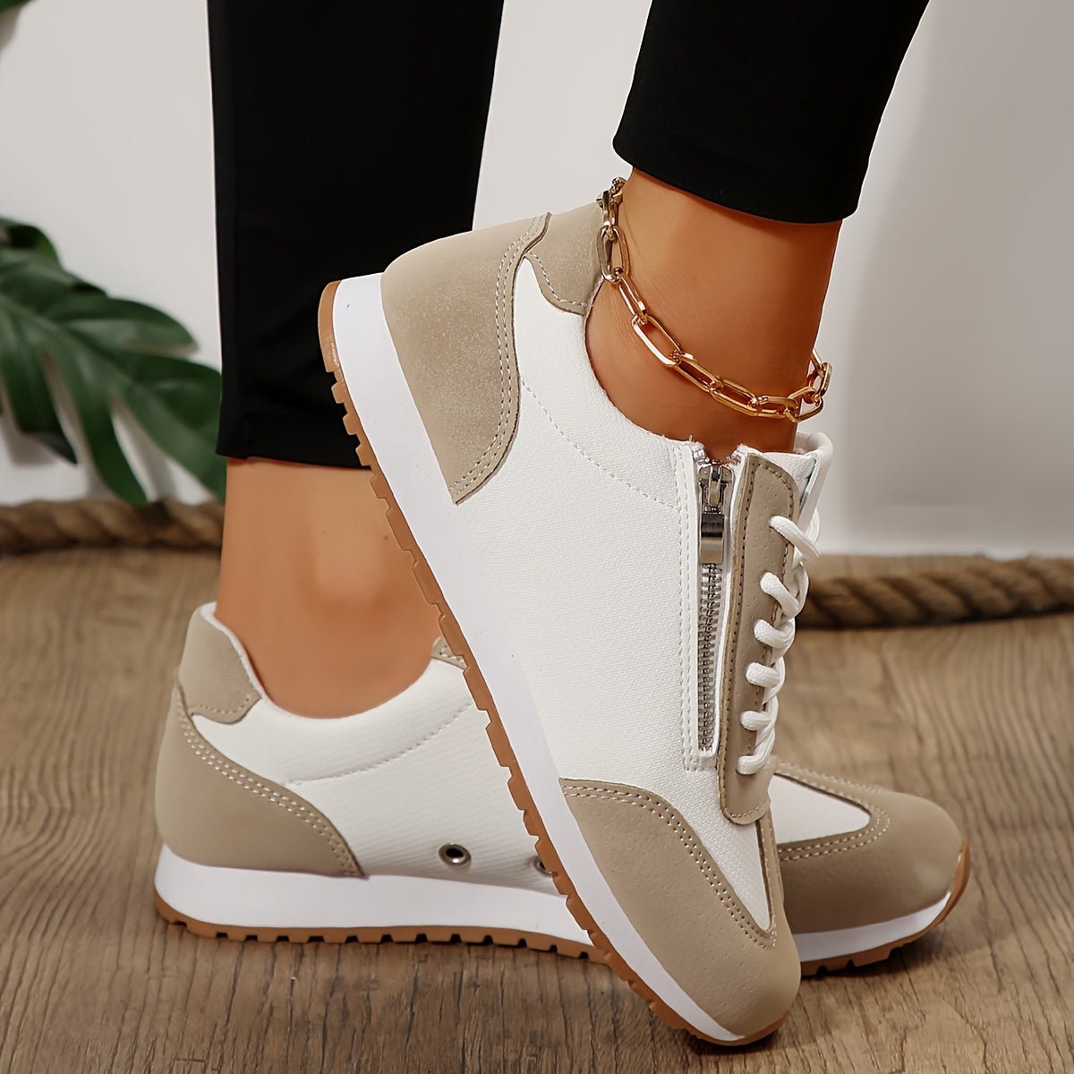 Women's lace-up trainers with contrast panels and treaded soles