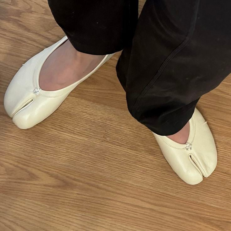 Women's split-toe ballet flats with round toe and flat sole
