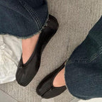 Women's split-toe ballet flats with round toe and flat sole