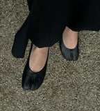 Women's split-toe ballet flats with round toe and flat sole