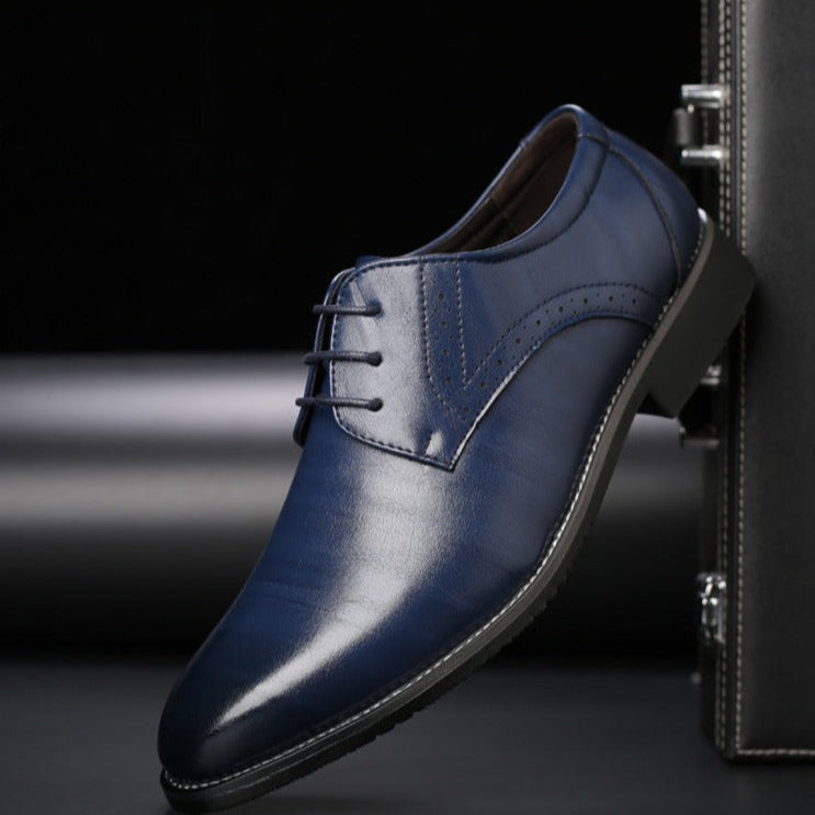 Men's pointed black Oxford lace-up dress shoe