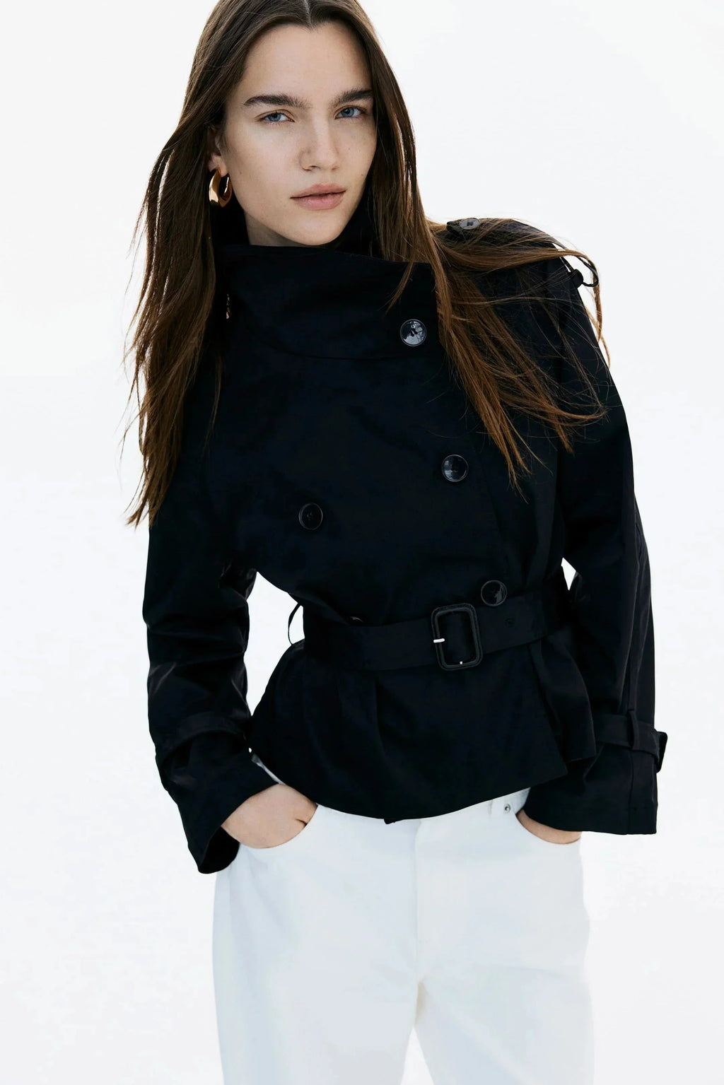 Women's short belted trench coat with stand collar and long sleeves