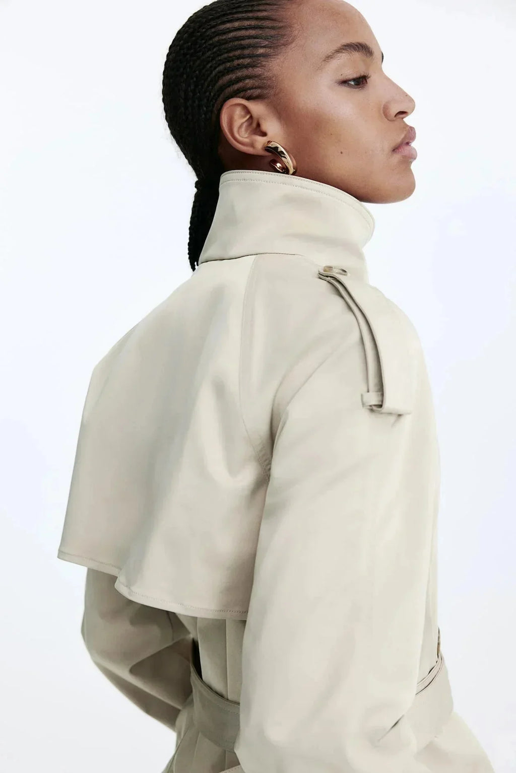 Women's short belted trench coat with stand collar and long sleeves