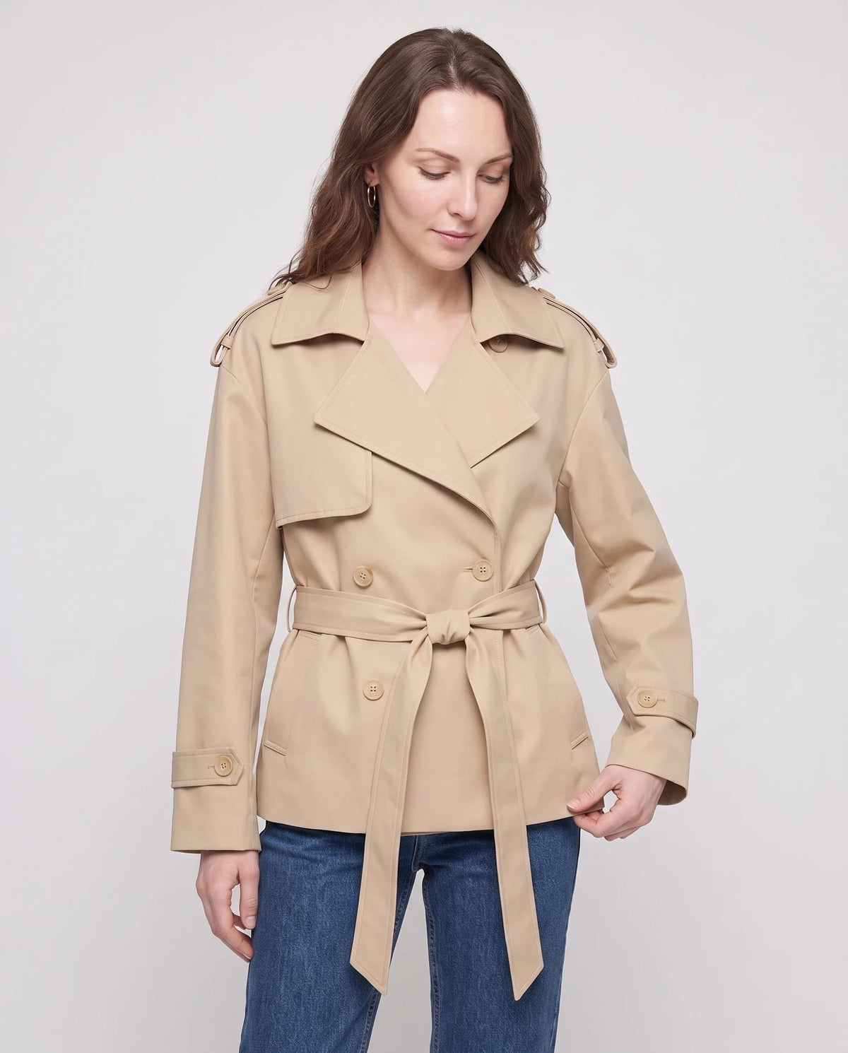 Women's short belted trench jacket with long sleeves and notched collar