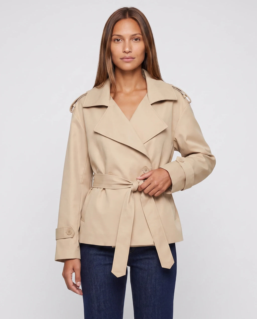 Women's oversized short belted trench jacket with wide lapels and long sleeves