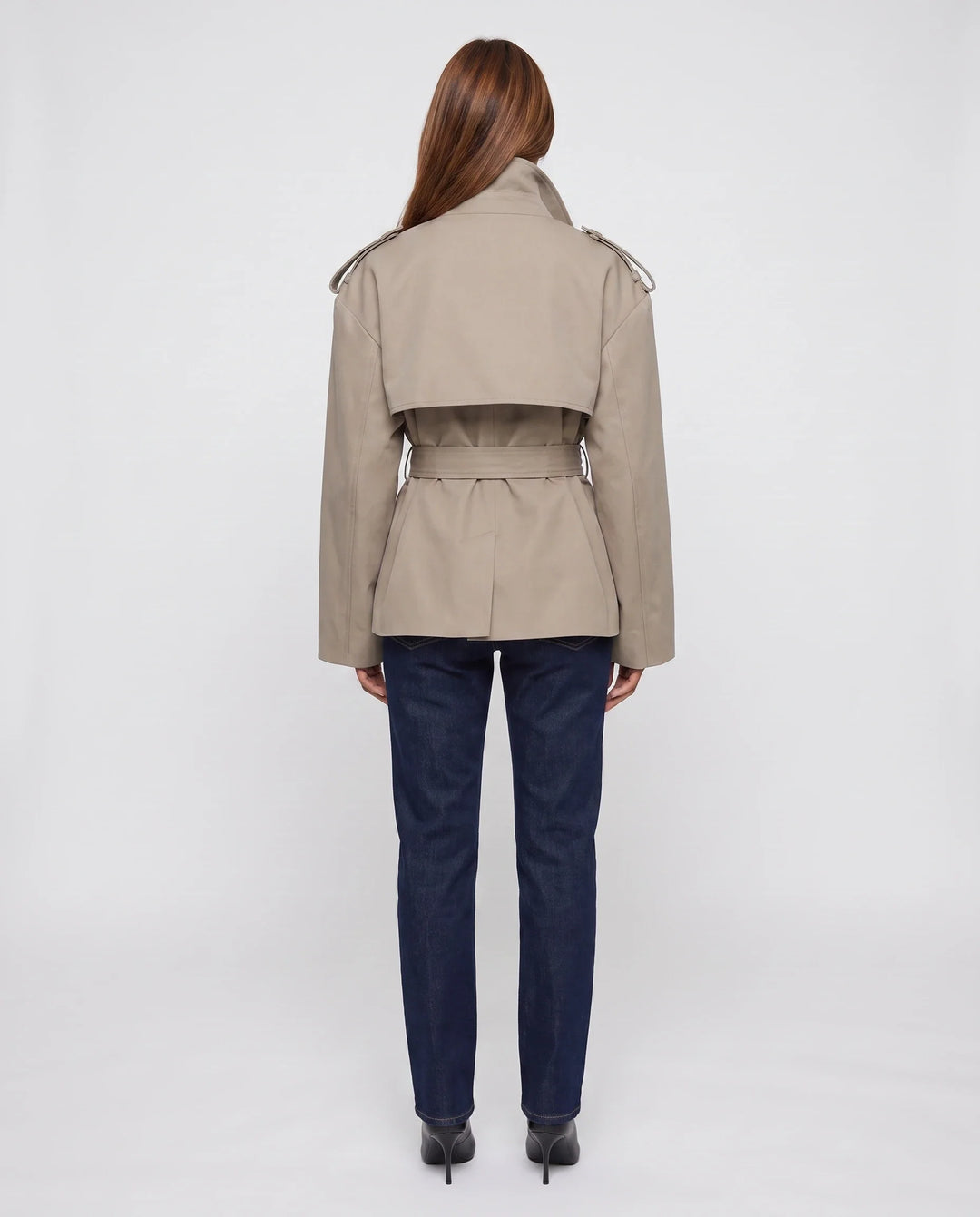 Women's oversized short belted trench jacket with wide lapels and long sleeves