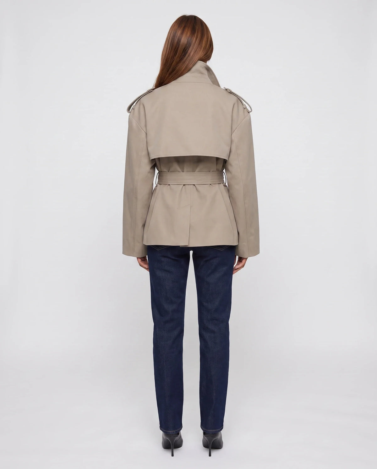 Women's oversized short belted trench jacket with wide lapels and long sleeves